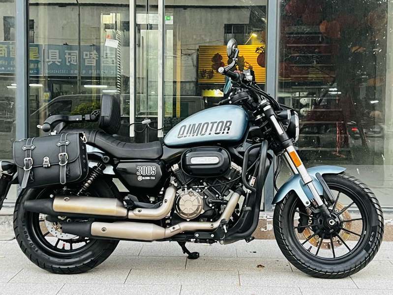 QJMOTOR 闪300S