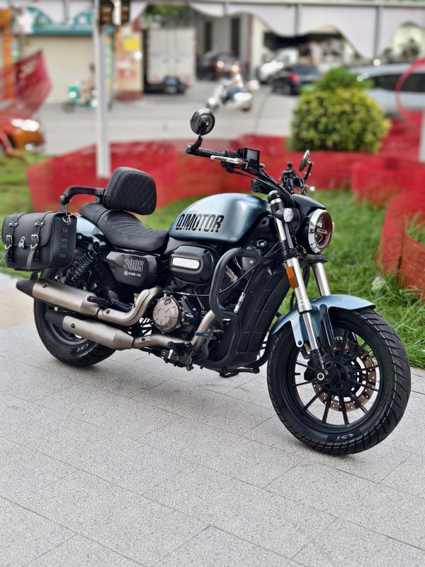 QJMOTOR 闪300S