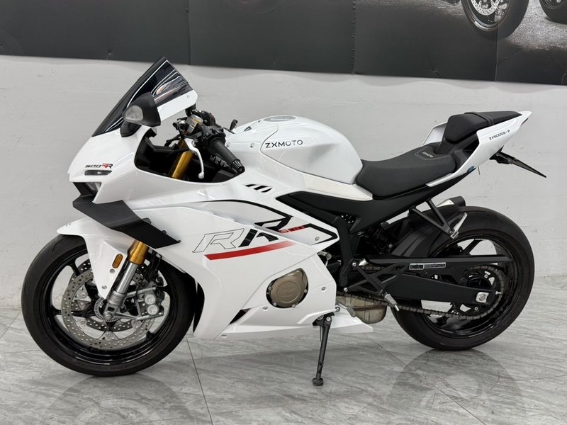 张雪机车 500RR