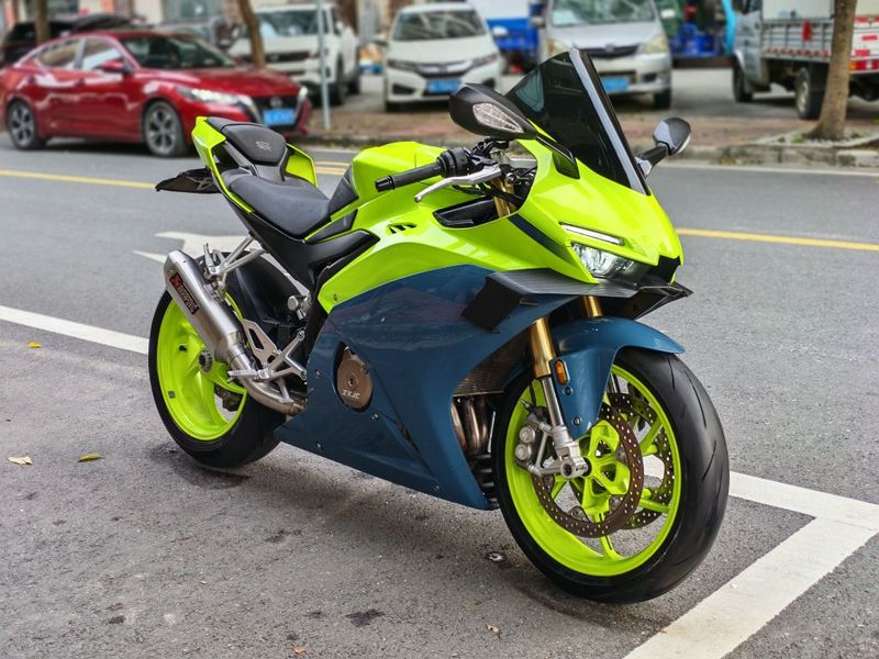 张雪机车 500RR