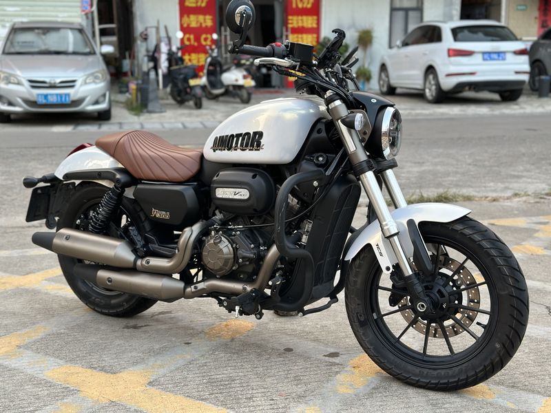 QJMOTOR 闪300S