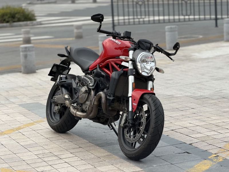 杜卡迪 Monster 821
