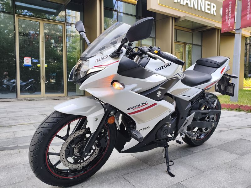 豪爵铃木 GSX250R