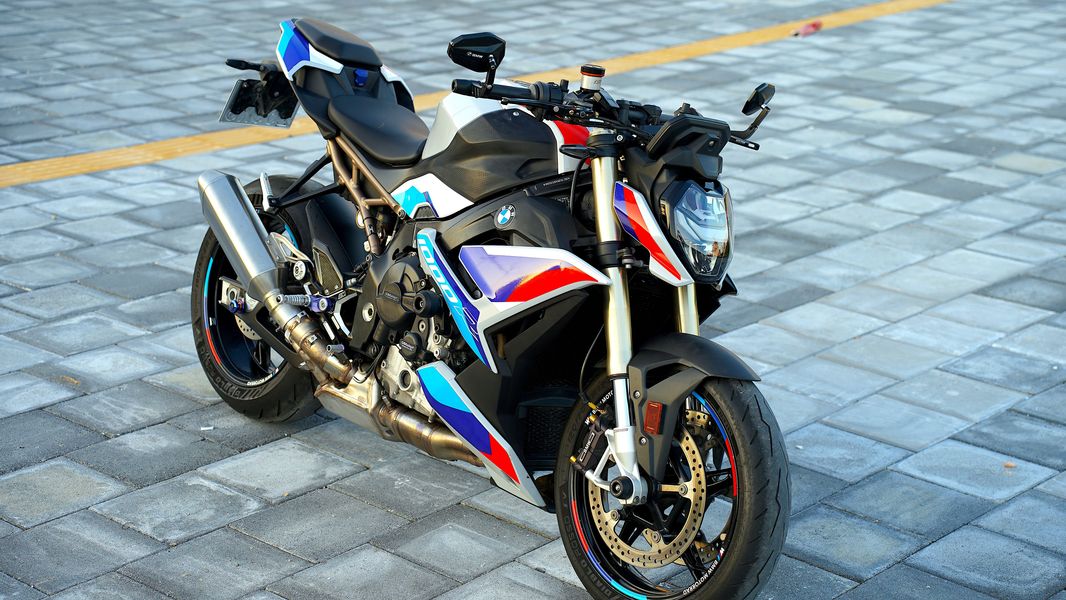 宝马 S 1000 R