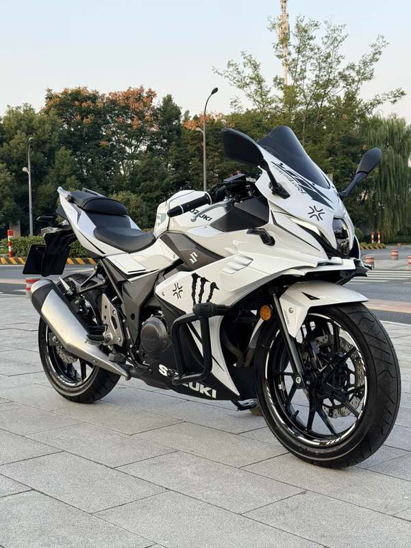 豪爵铃木 GSX250R