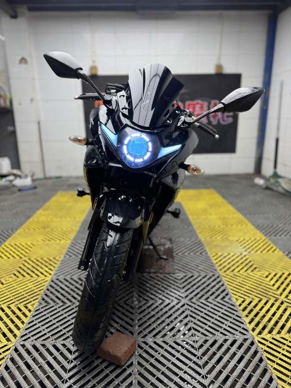 豪爵铃木 GSX250R