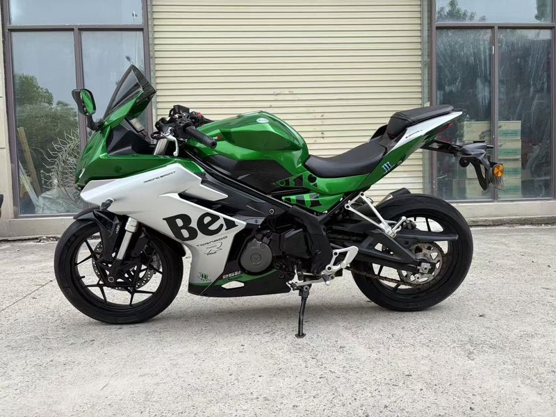 贝纳利 龙卷风 Tornado 252R
