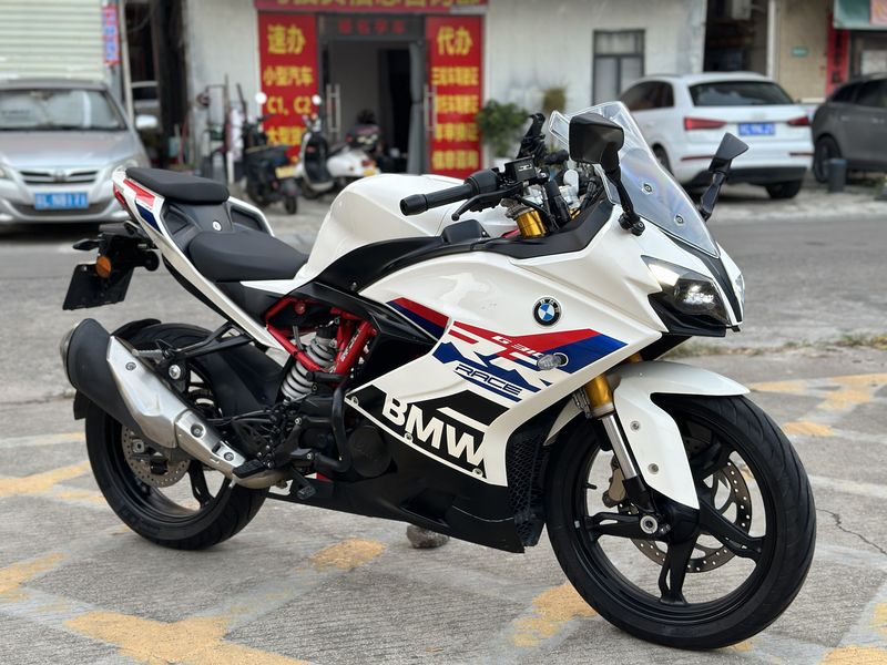 宝马 G 310 RR