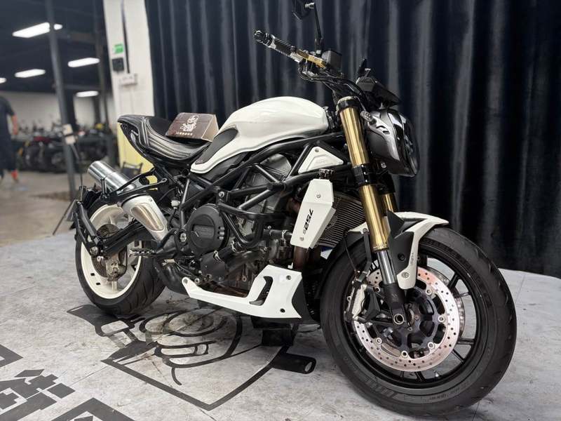 贝纳利 752S