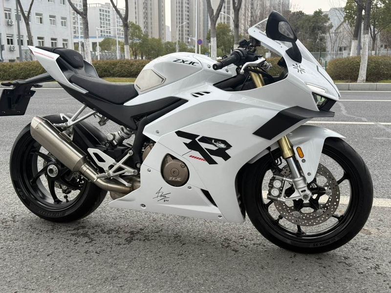 张雪机车 500RR