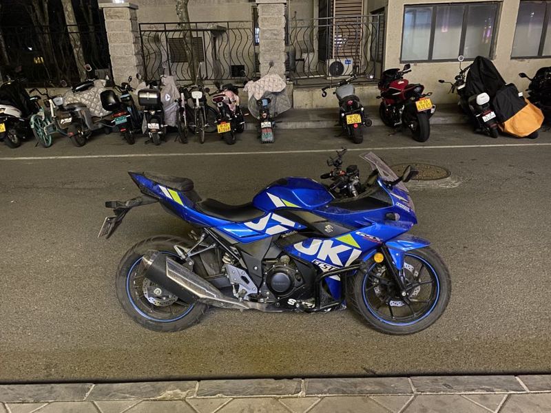 豪爵铃木 GSX250R