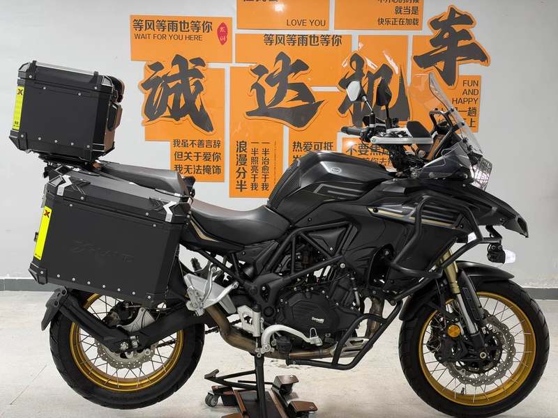贝纳利 TRK552