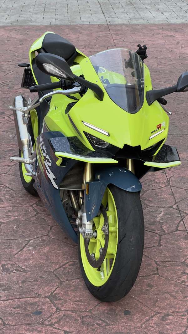 张雪机车 500RR