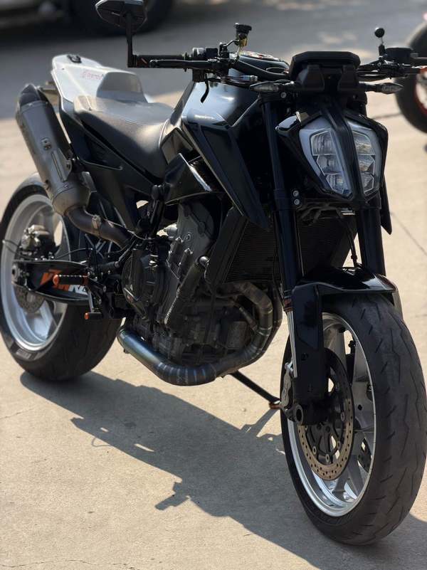 KTMR2R 790 Duke