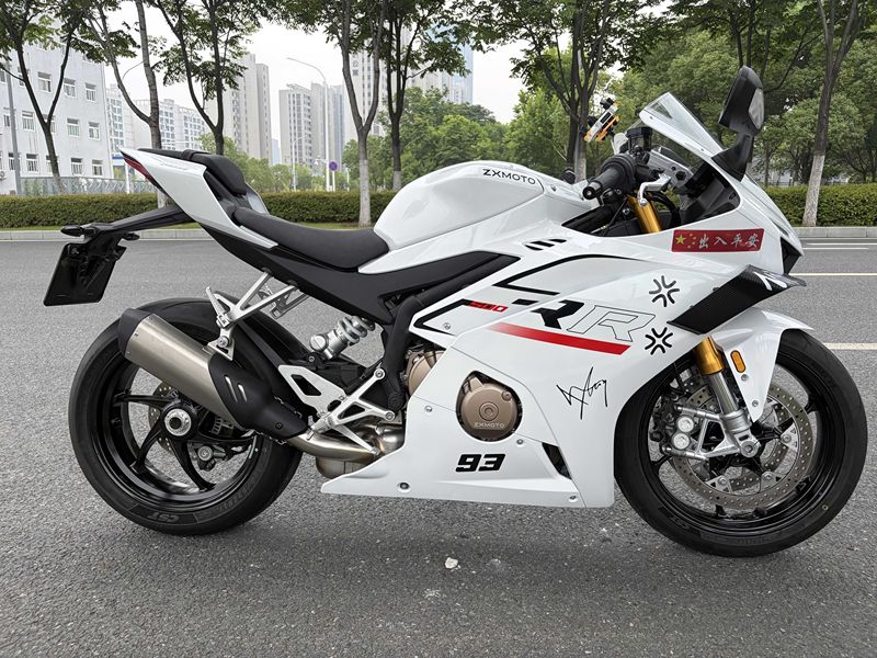 张雪机车 500RR