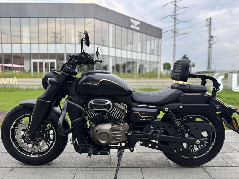 QJMOTOR 闪400