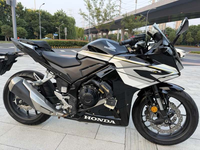 本田WING CBR400R