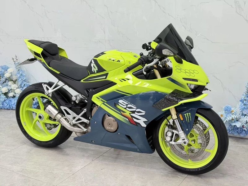 张雪机车 500RR