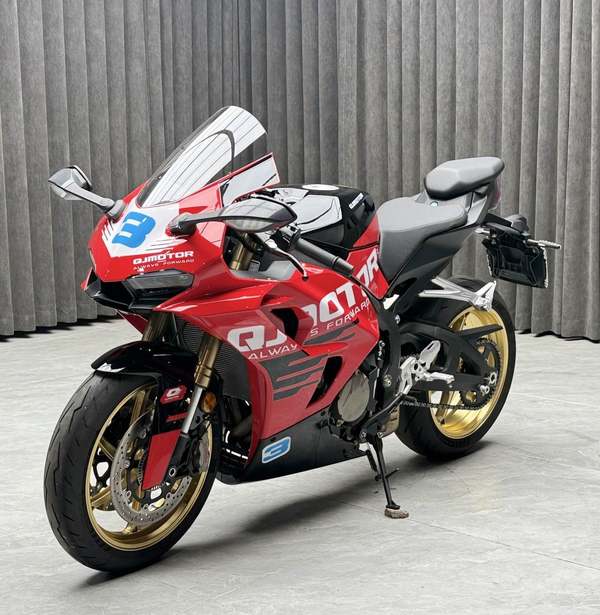 QJMOTOR 赛800