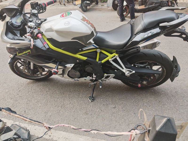 贝纳利 龙卷风 Tornado 302R