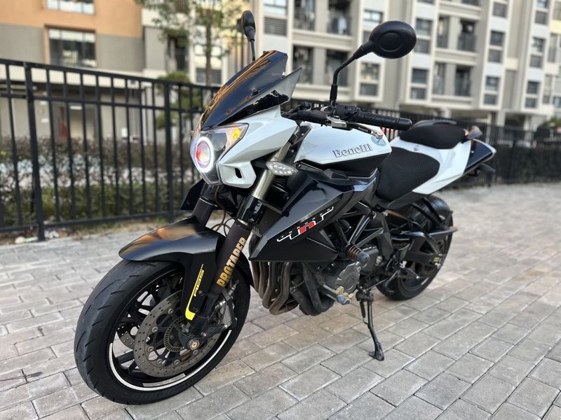 贝纳利 TNT600i