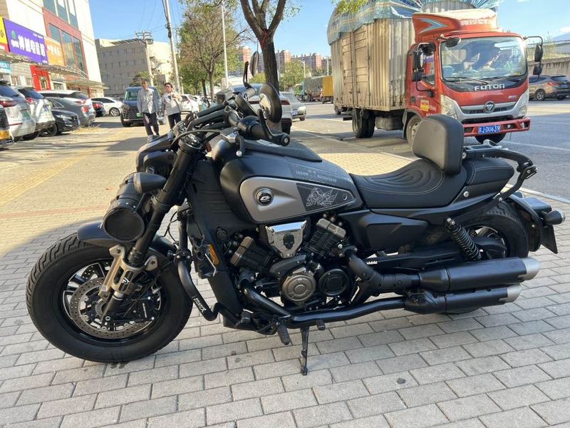 QJMOTOR 闪600
