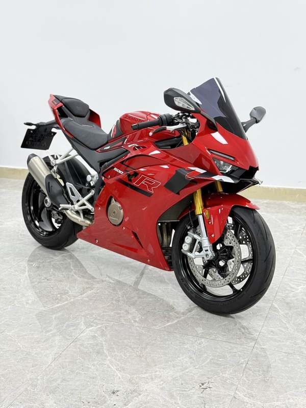 张雪机车 500RR
