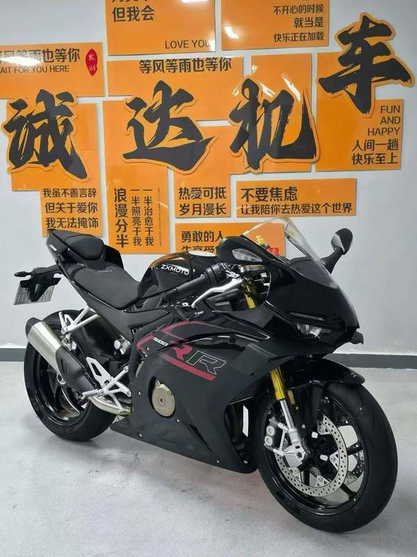 张雪机车 500RR