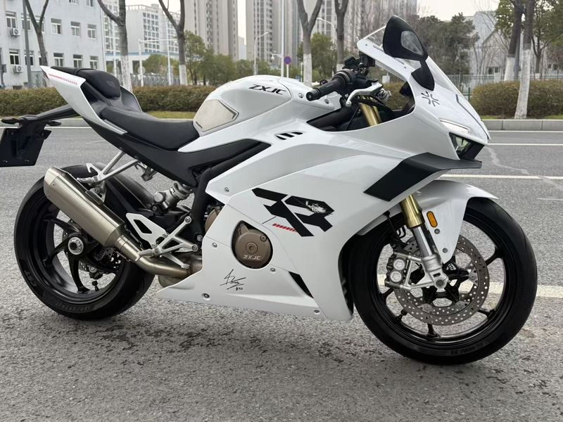 张雪机车 500RR