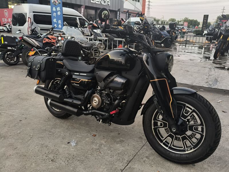 QJMOTOR 闪400