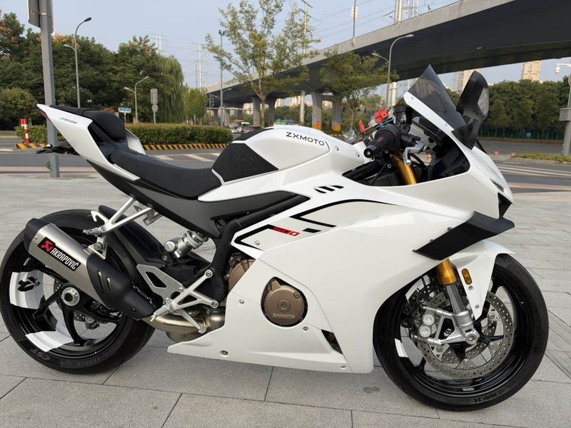 张雪机车 500RR