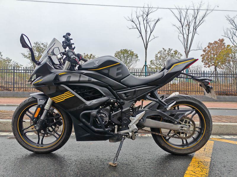 无极 250RR