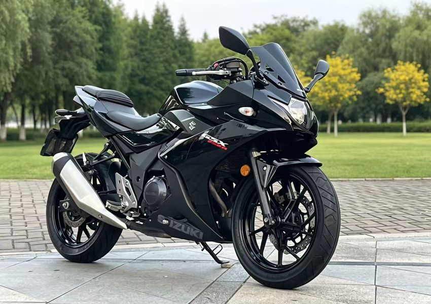 豪爵铃木 GSX250R