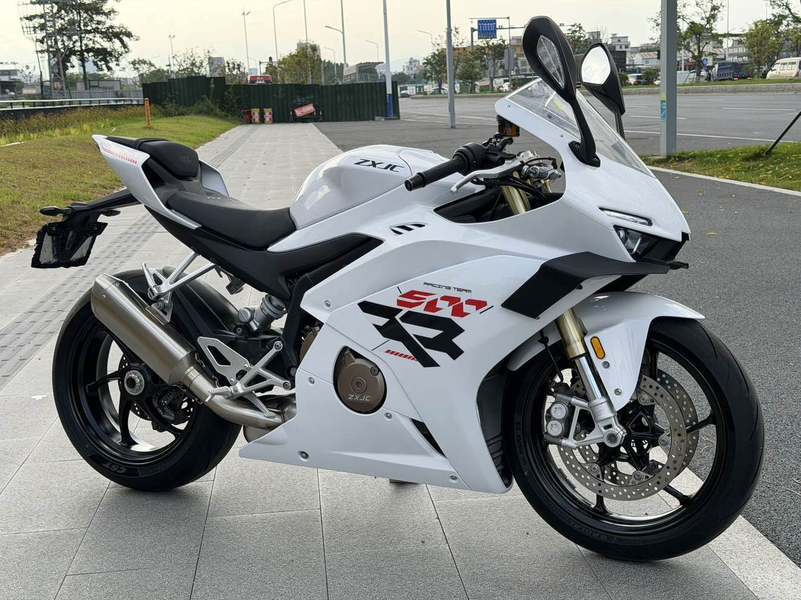 张雪机车 500RR