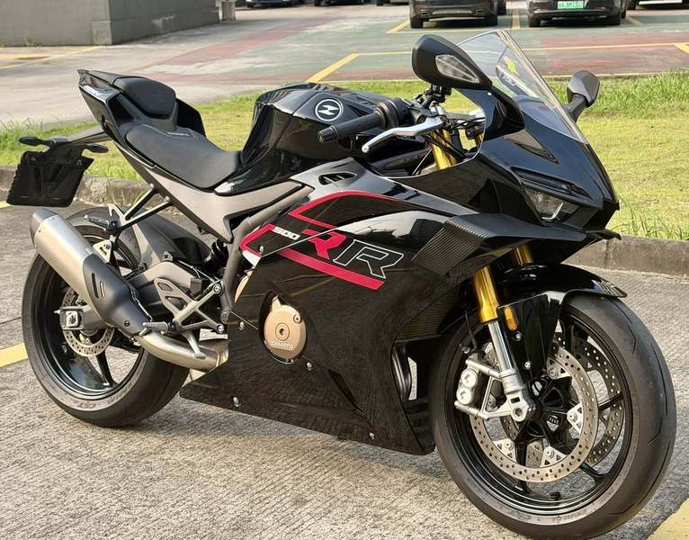 张雪机车 500RR