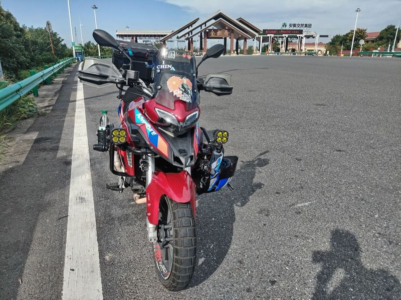 贝纳利 金鹏 TRK251