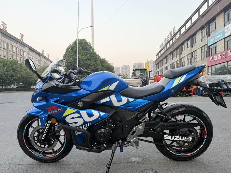 豪爵铃木 GSX250R