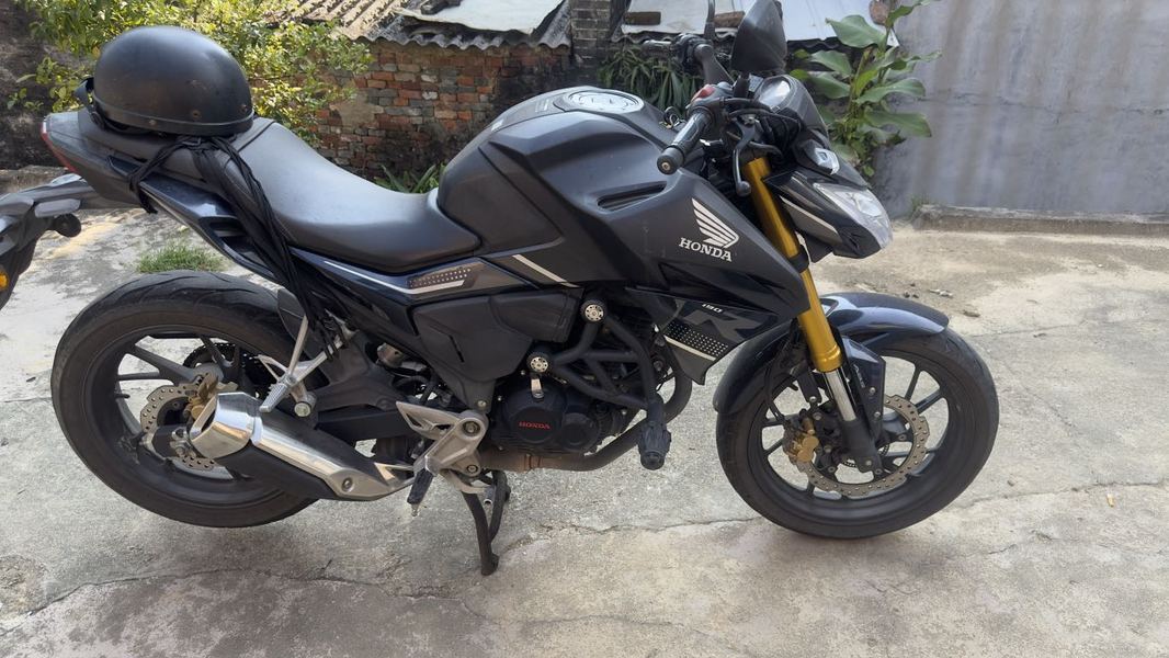 五羊本田 CB190R 暴锋眼