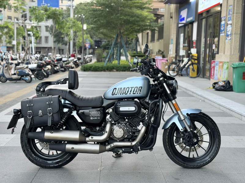QJMOTOR 闪300S