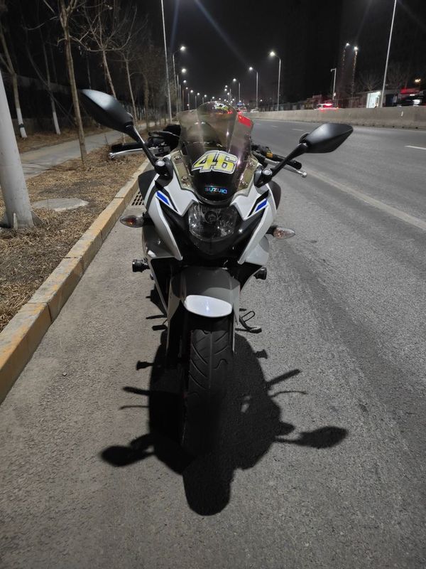 豪爵铃木 GSX250R
