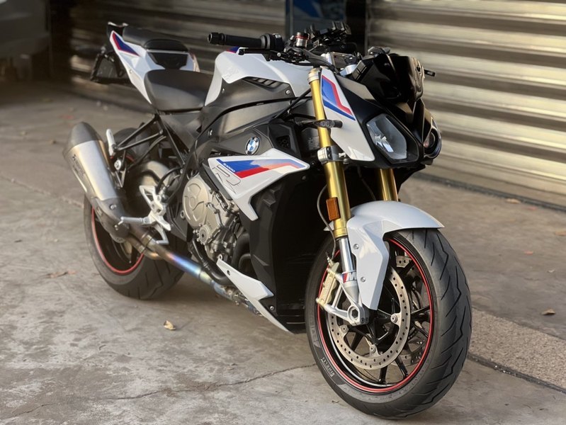 宝马 S 1000 R