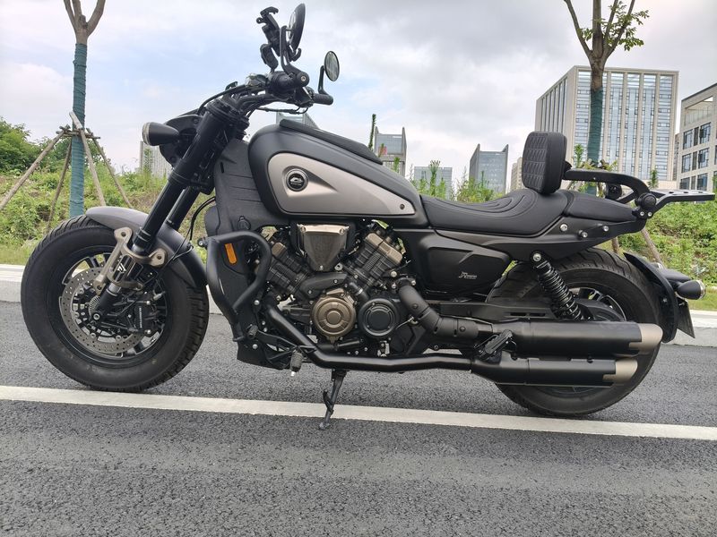 QJMOTOR 闪600