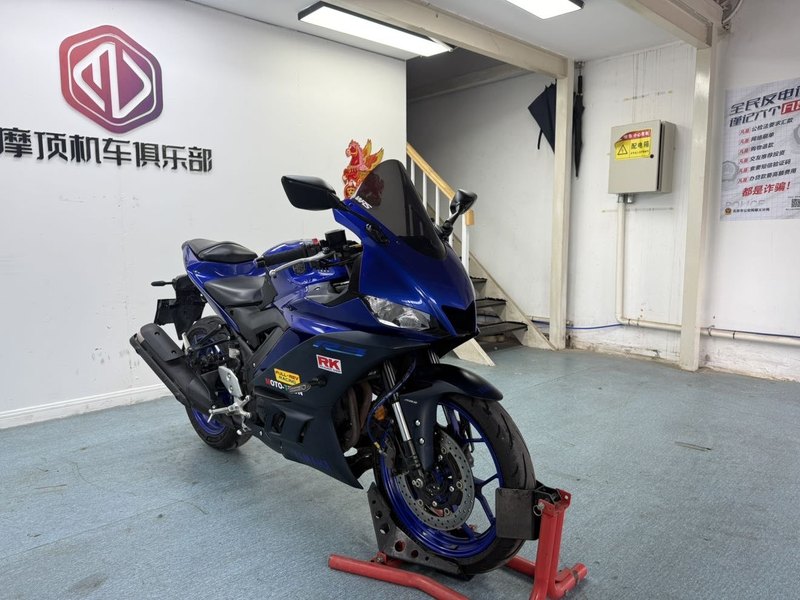 雅马哈 YZF-R3