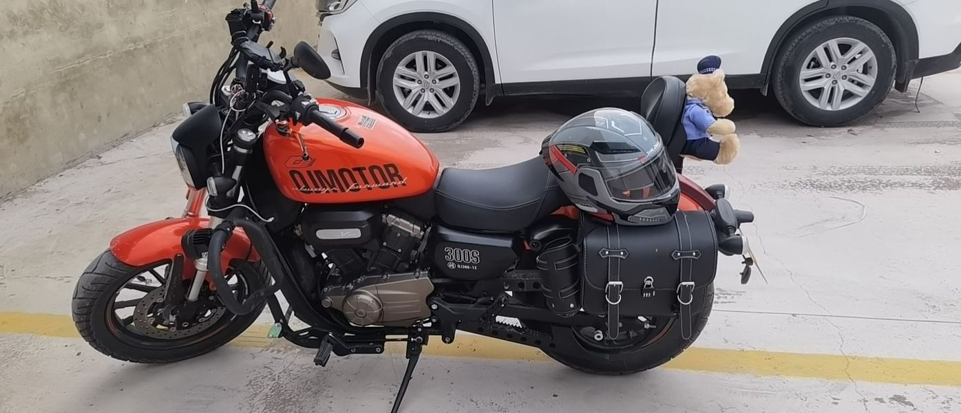 QJMOTOR 闪300S