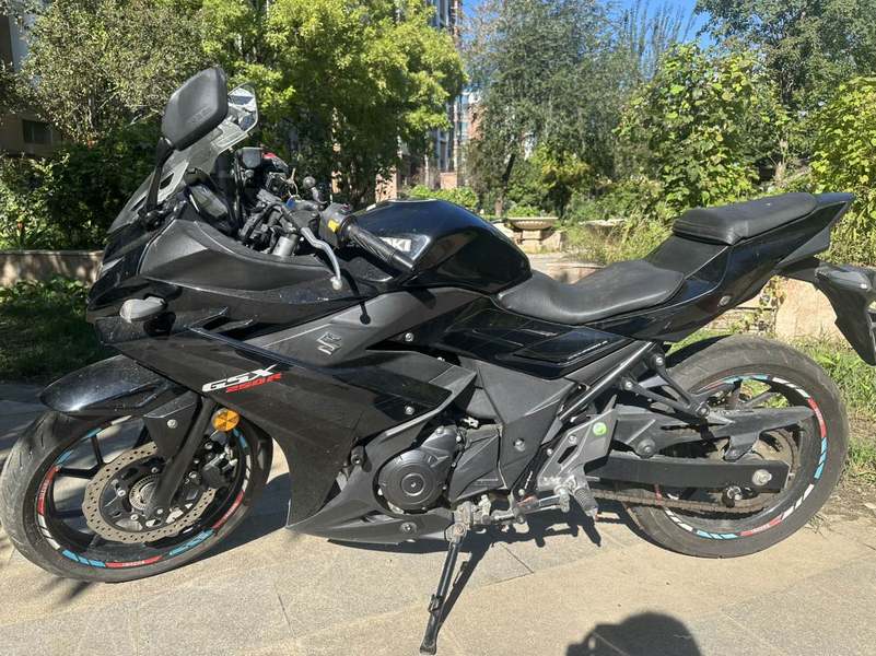 豪爵铃木 GSX250R