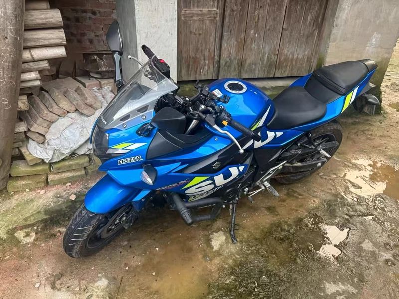 豪爵铃木 GSX250R