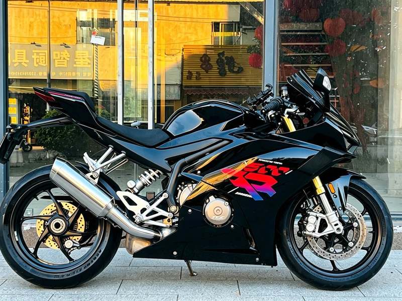 张雪机车 500RR