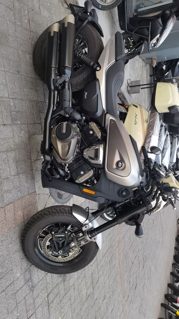 QJMOTOR 闪600