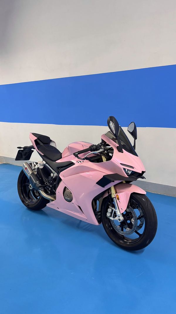 张雪机车 500RR