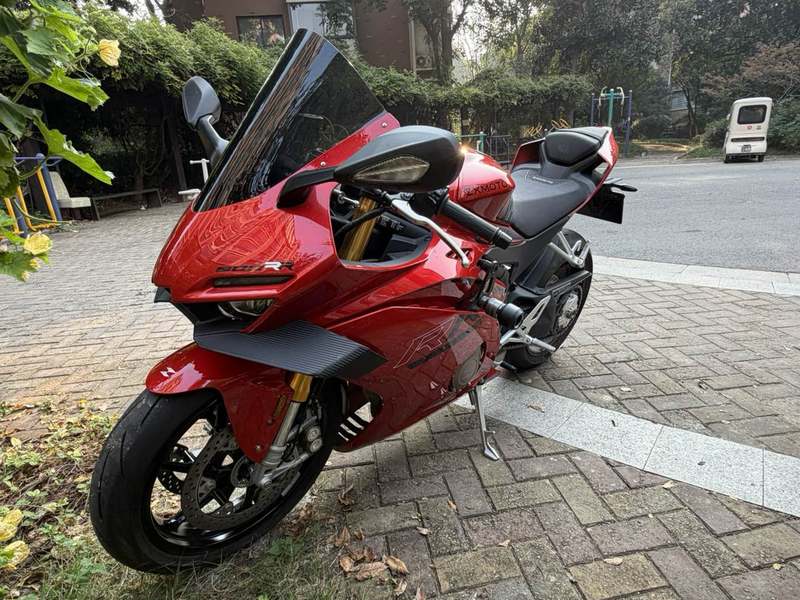 张雪机车 500RR